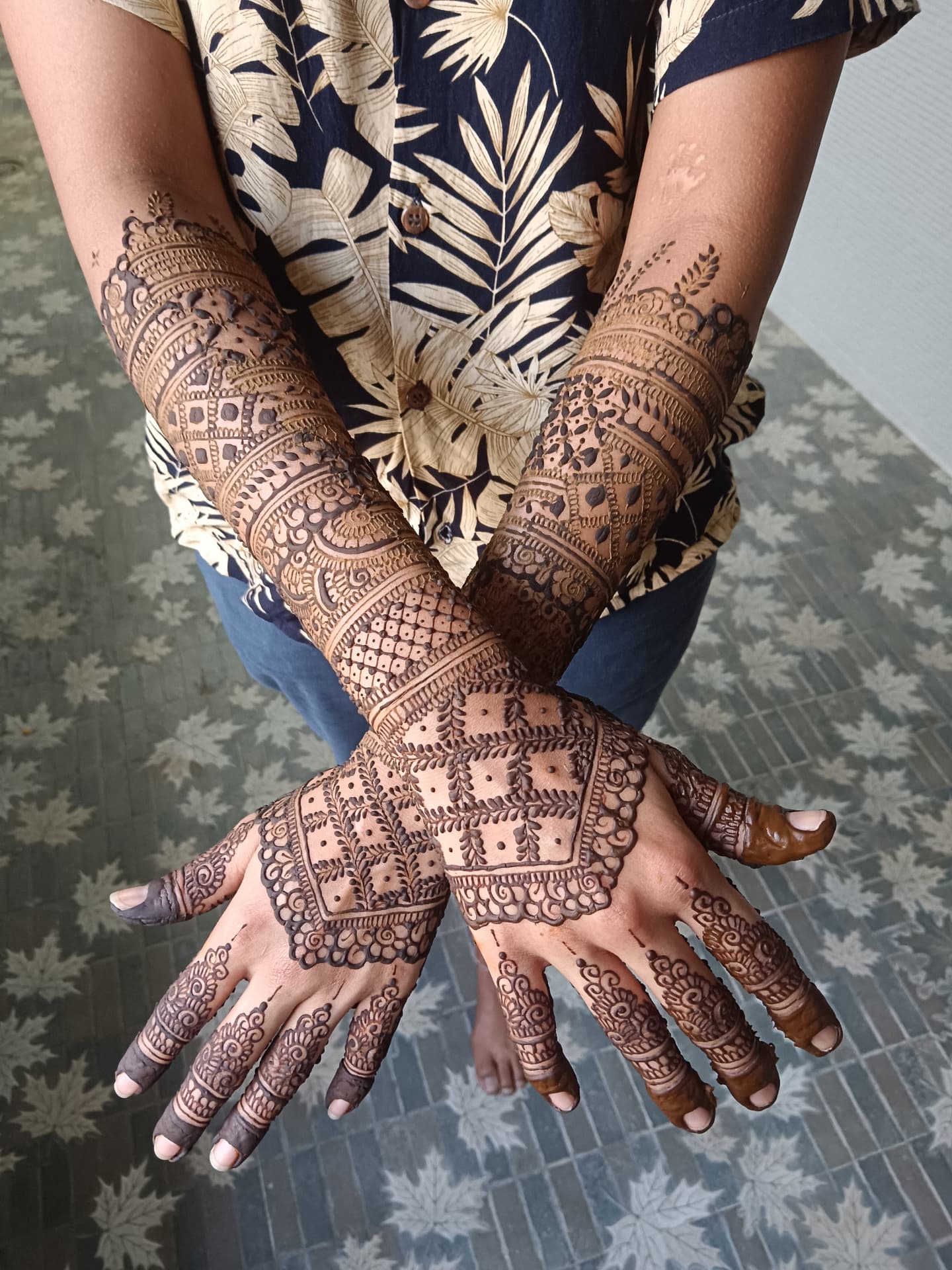 Mehandi stall for multiple people