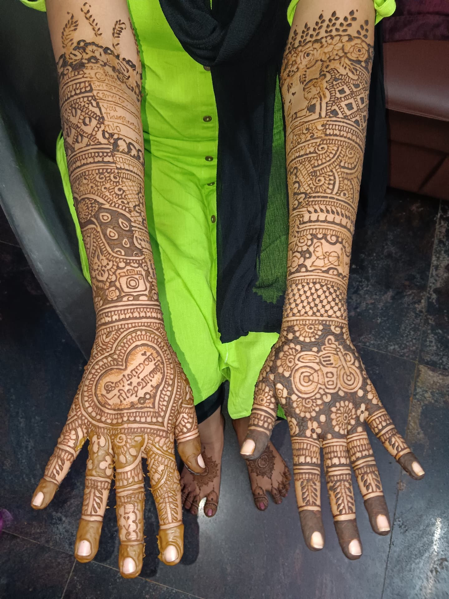 Mehandi stall for multiple people