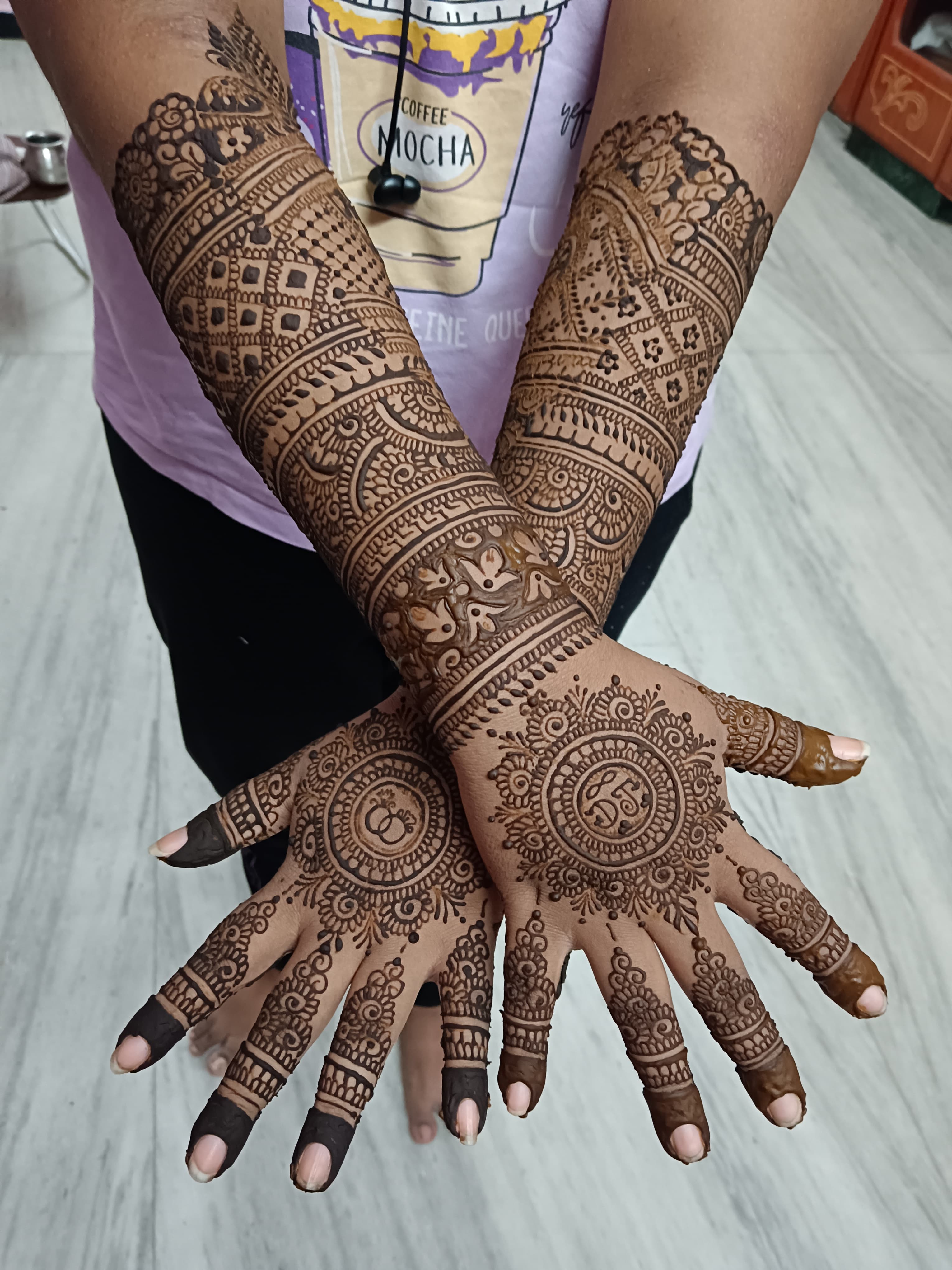 Mehandi stall for multiple people