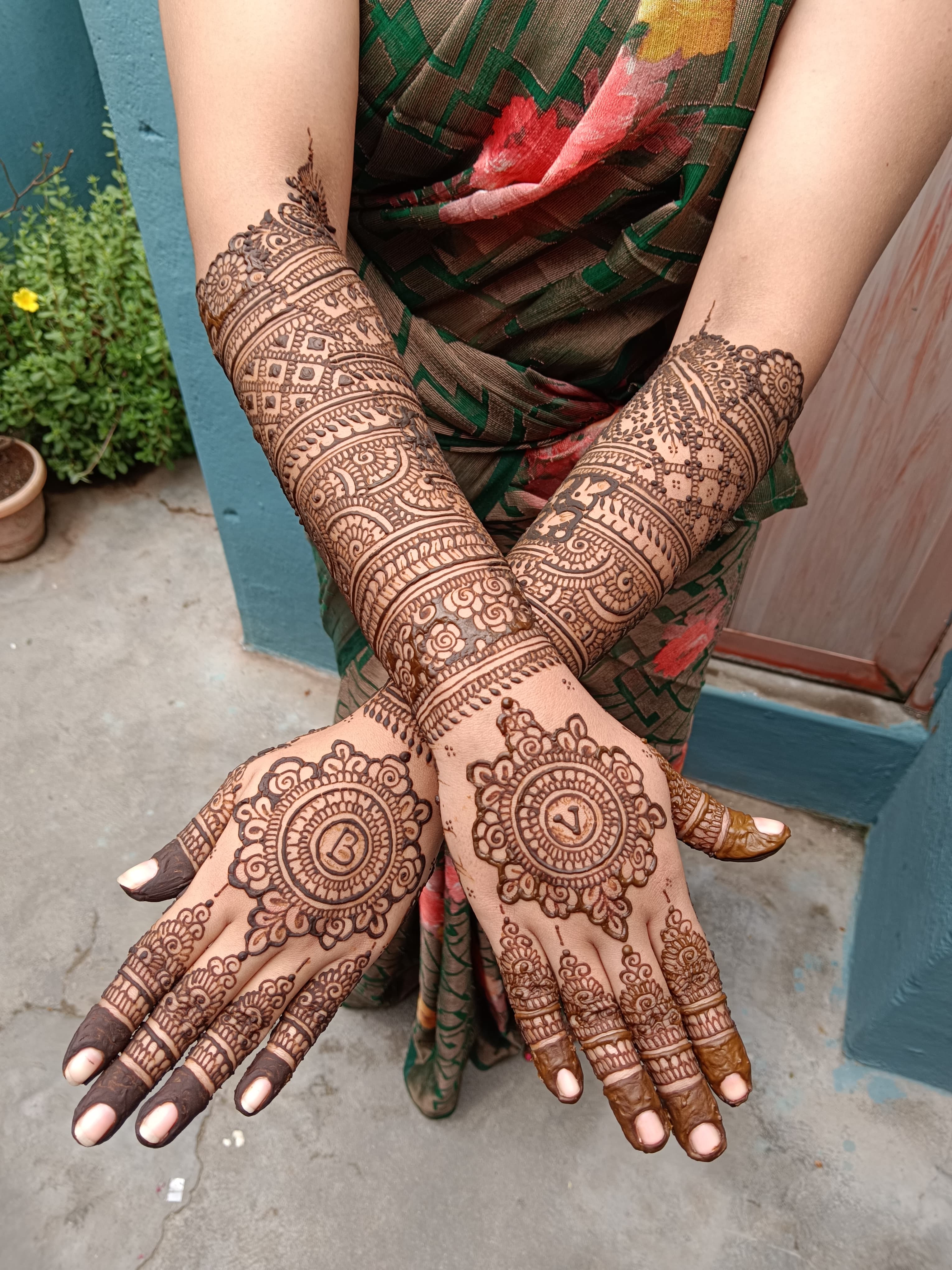 Mehandi stall for multiple people